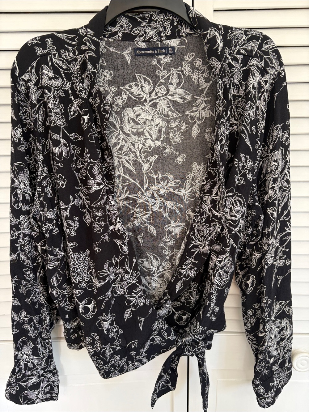 Abercrombie & Fitch Women's XL Cropped Wrap Top Long Sleeve Black White Floral